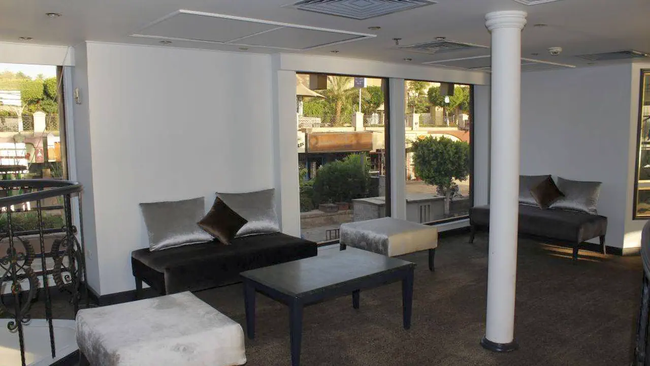 رحلة الباخرة نايل دولفين